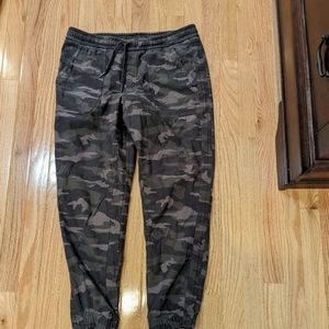 Euc athleta farallon jogger camo